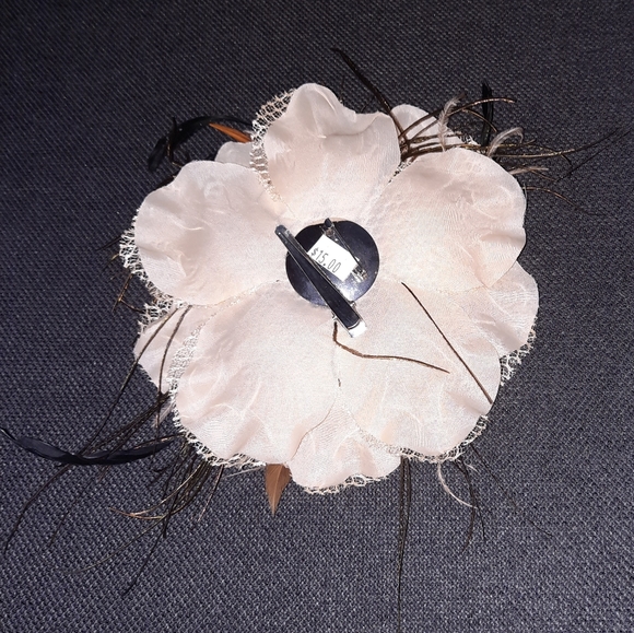 Flower pin clip dress hair accessories - Picture 3 of 5